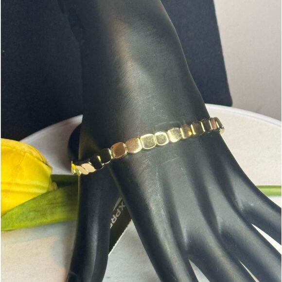 Express Gold Stretch Beaded Bracelet - Picture 5 of 7